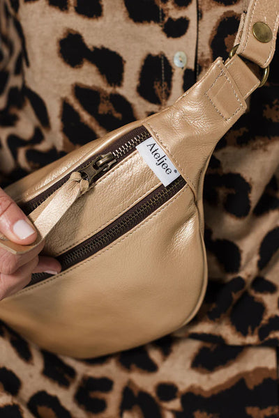 Michél Leather Moon Bag | Gold
