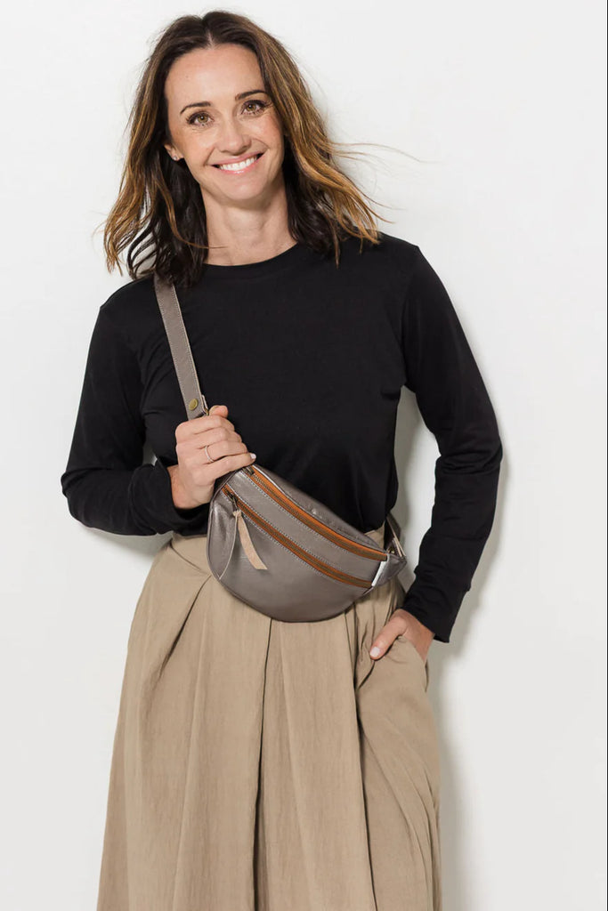 Michél Leather Moon Bag | Pewter