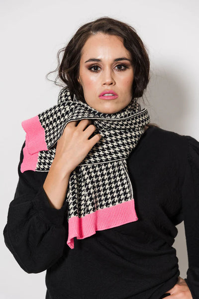 Houndstooth Cotton Wrap in Pink
