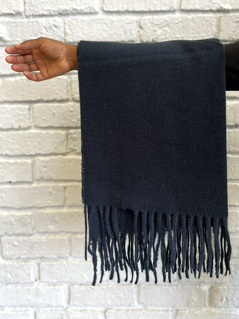 Cosy Bouclé Scarf in Black