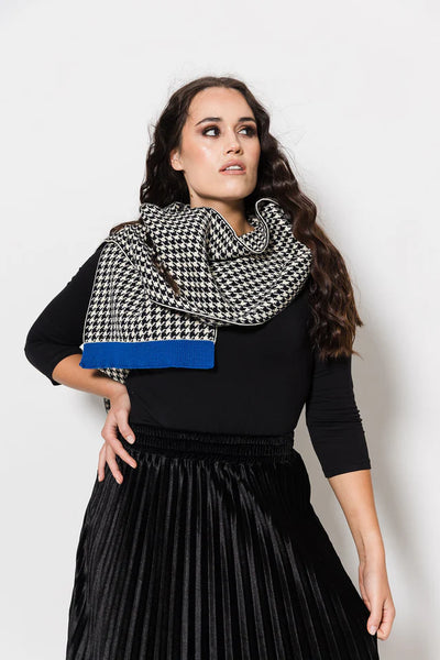 Houndstooth Cotton Wrap in Blue