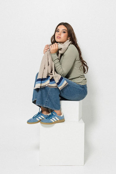 Crisscross Border Wrap | Stone