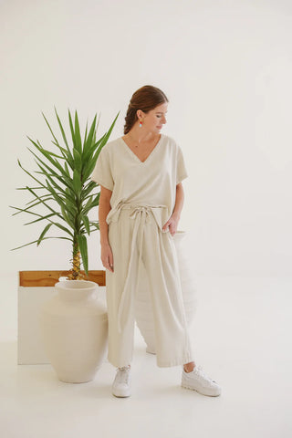 Just Cruizin Riva Linen V-Neck Top in Natural