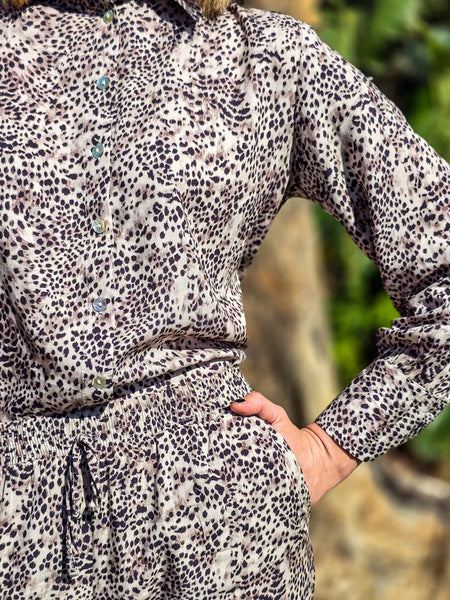 Ellie - Thunderstorm: Classic Collared Shirt with a Cuff