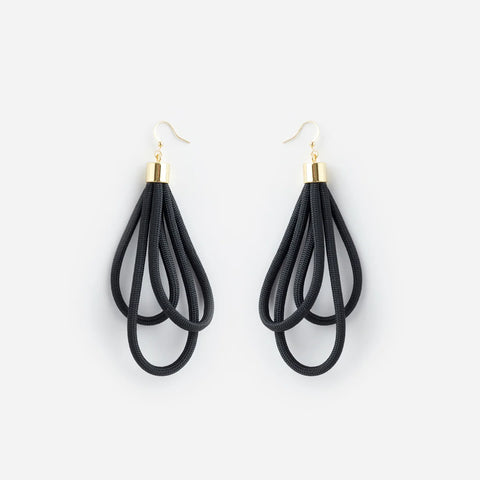 Wave earrings in Black